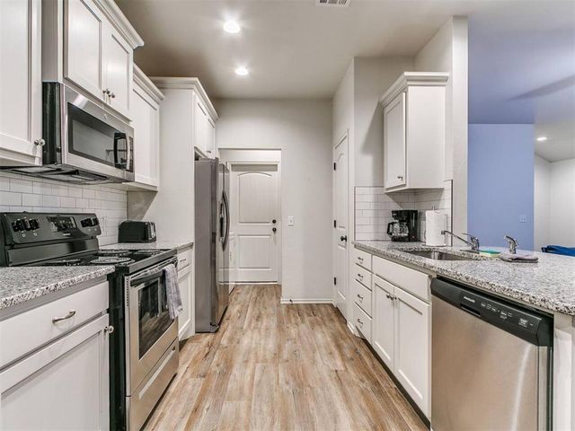 436 Chalk Hill Court, Edmond, OK 73003