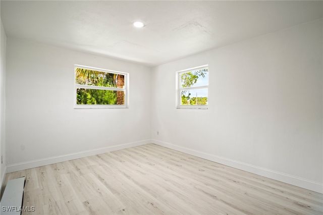 2316 Bayside ST, Naples, FL 34112