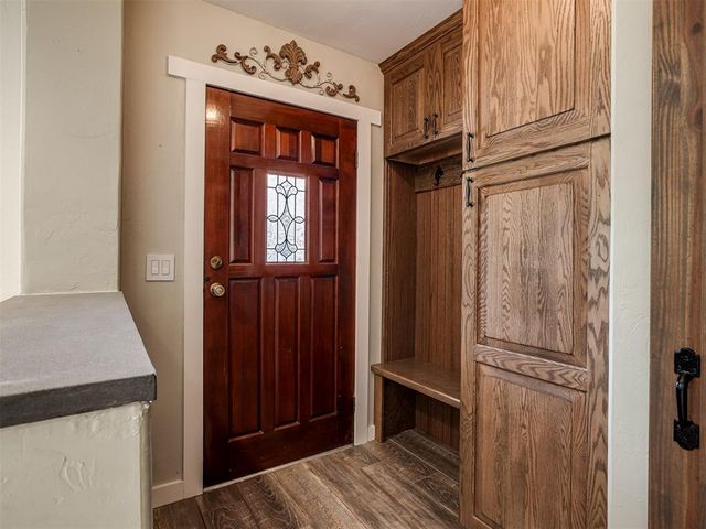 1025 E Triplett Road, Guthrie, OK 73044