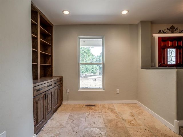 1025 E Triplett Road, Guthrie, OK 73044