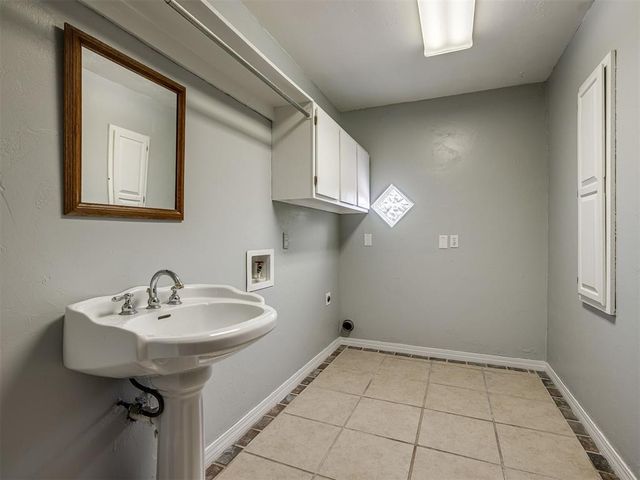 1025 E Triplett Road, Guthrie, OK 73044