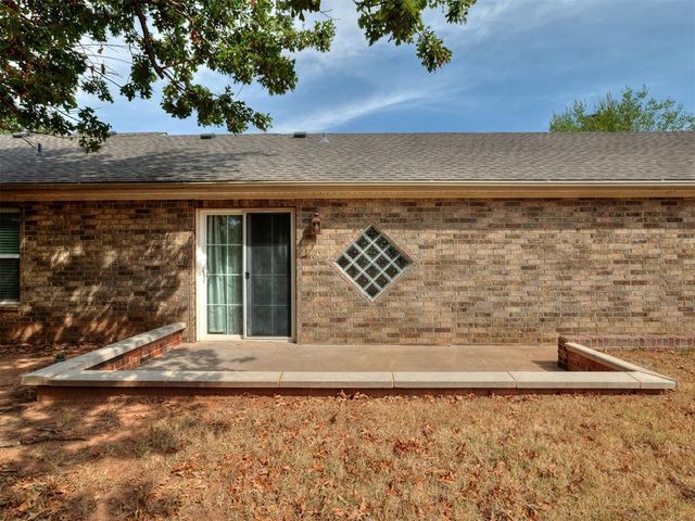 1025 E Triplett Road, Guthrie, OK 73044