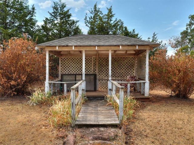 1025 E Triplett Road, Guthrie, OK 73044