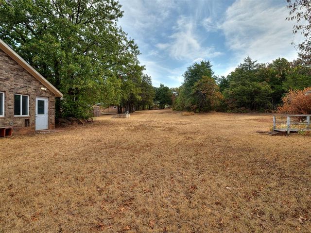 1025 E Triplett Road, Guthrie, OK 73044