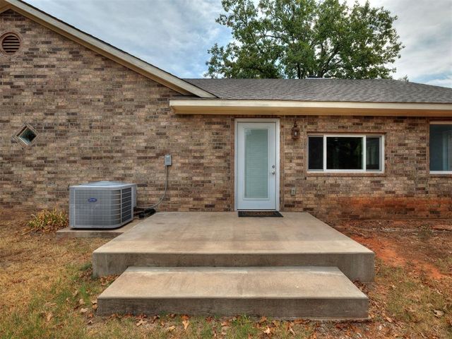 1025 E Triplett Road, Guthrie, OK 73044