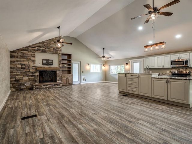 1025 E Triplett Road, Guthrie, OK 73044