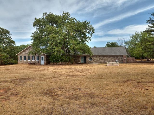1025 E Triplett Road, Guthrie, OK 73044