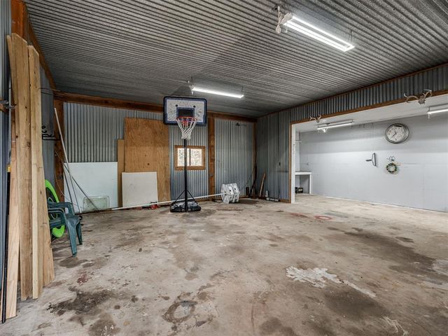1025 E Triplett Road, Guthrie, OK 73044