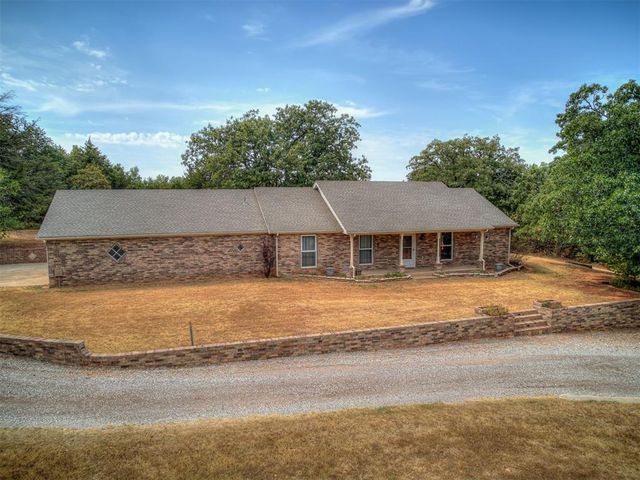 1025 E Triplett Road, Guthrie, OK 73044