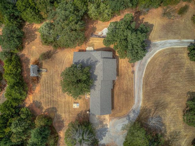 1025 E Triplett Road, Guthrie, OK 73044