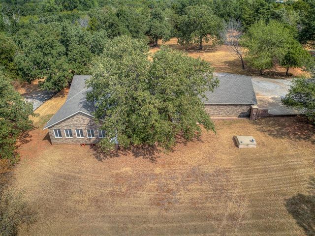 1025 E Triplett Road, Guthrie, OK 73044