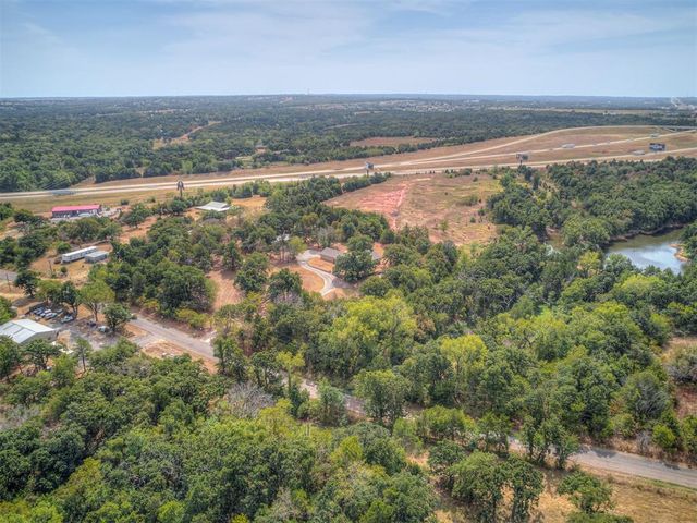 1025 E Triplett Road, Guthrie, OK 73044