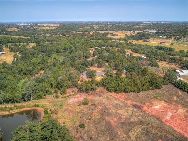 1025 E Triplett Road, Guthrie, OK 73044