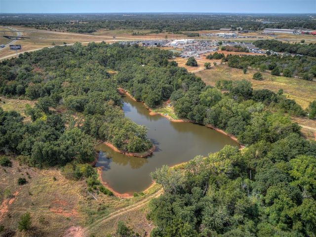 1025 E Triplett Road, Guthrie, OK 73044