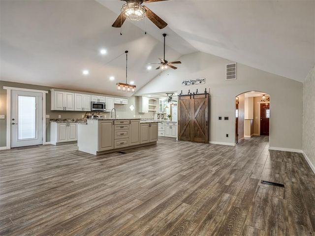 1025 E Triplett Road, Guthrie, OK 73044