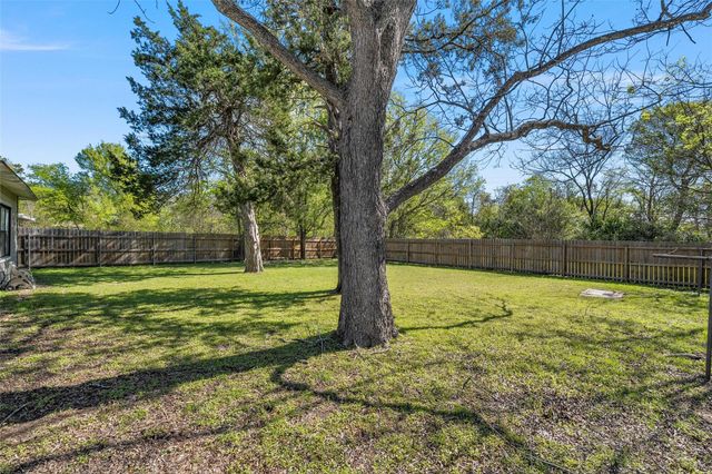 207 N Commerce, Bremond, TX 76629