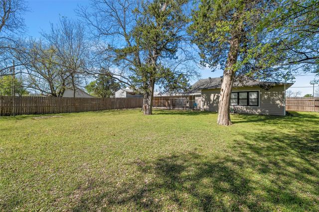 207 N Commerce, Bremond, TX 76629