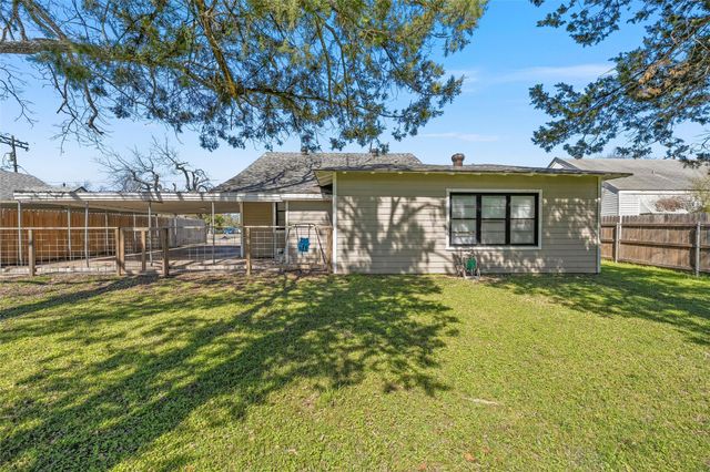 207 N Commerce, Bremond, TX 76629