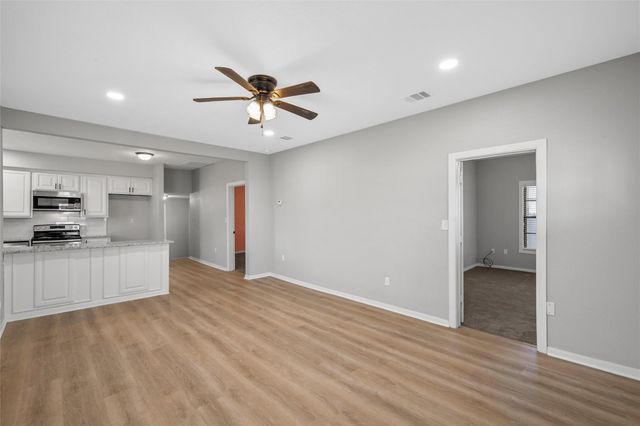 207 N Commerce, Bremond, TX 76629