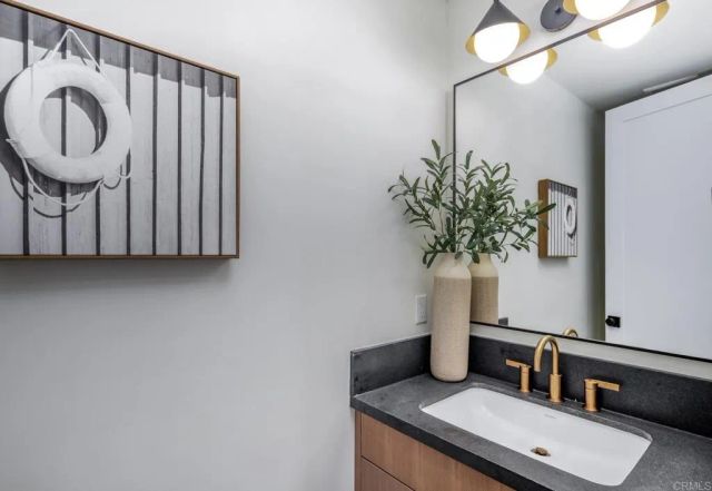828 Conestoga Ct, Encinitas, CA 92024