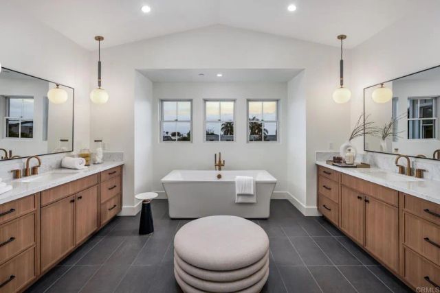 828 Conestoga Ct, Encinitas, CA 92024