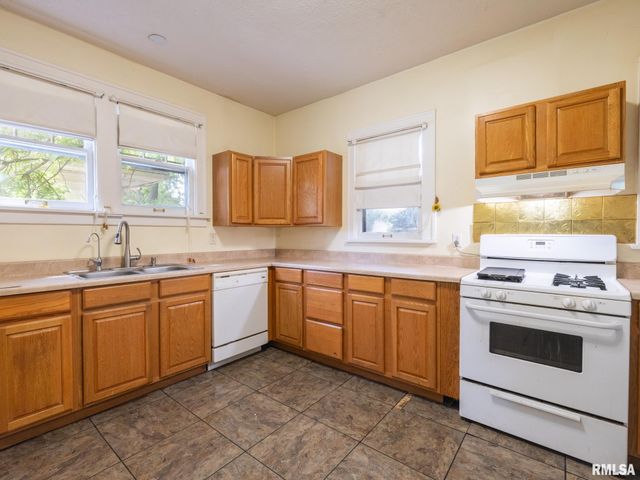733 E MCCLURE Avenue, Peoria, IL 61603