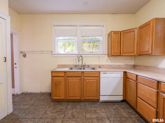 733 E MCCLURE Avenue, Peoria, IL 61603