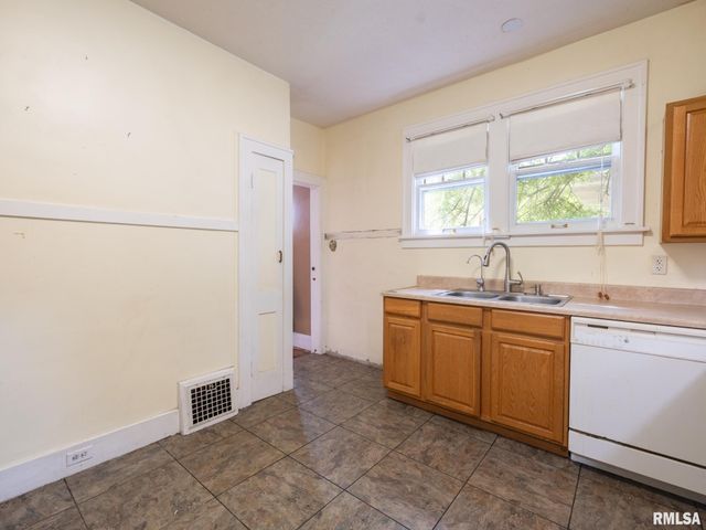 733 E MCCLURE Avenue, Peoria, IL 61603