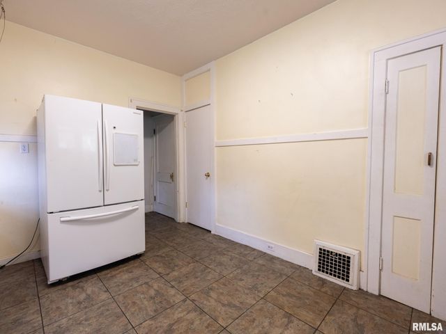 733 E MCCLURE Avenue, Peoria, IL 61603