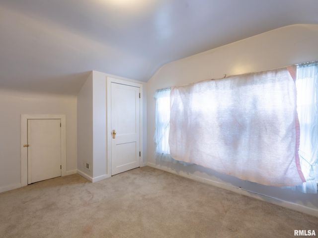 733 E MCCLURE Avenue, Peoria, IL 61603