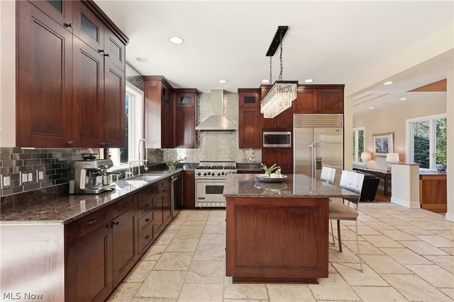 60 South Lane, Moreland Hills, OH 44022