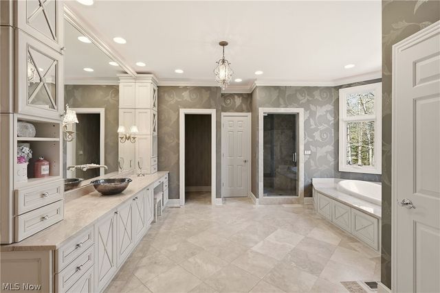 60 South Lane, Moreland Hills, OH 44022