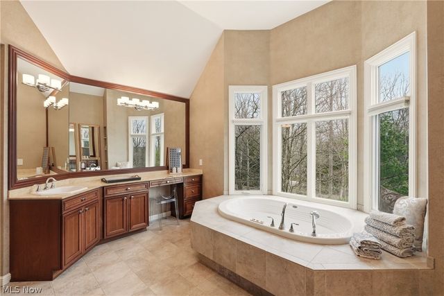 60 South Lane, Moreland Hills, OH 44022