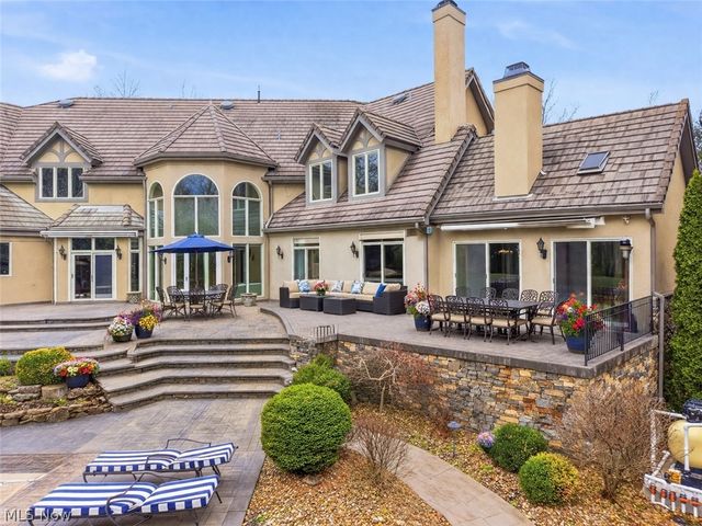 60 South Lane, Moreland Hills, OH 44022