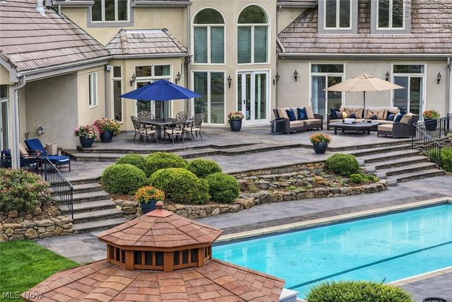 60 South Lane, Moreland Hills, OH 44022