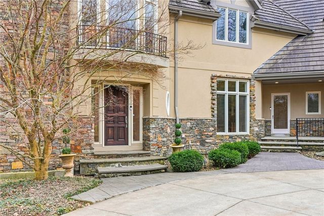 60 South Lane, Moreland Hills, OH 44022