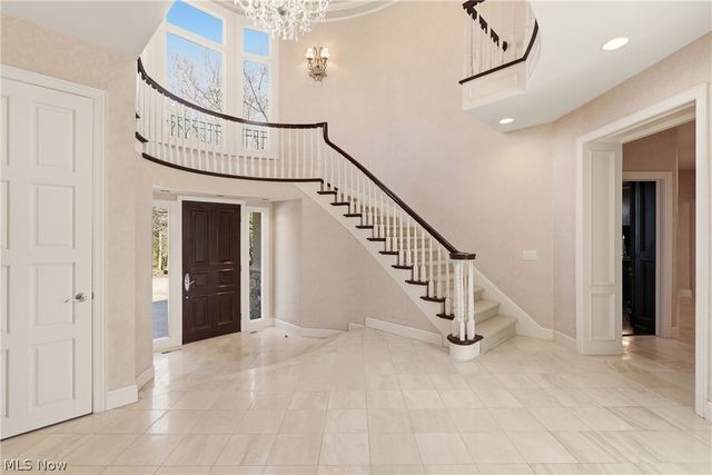 60 South Lane, Moreland Hills, OH 44022