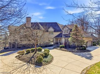60 South Lane, Moreland Hills, OH 44022