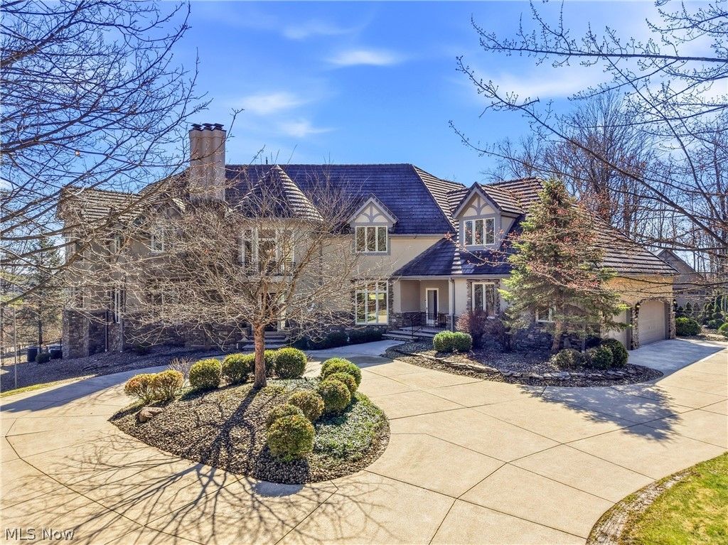 60 South Lane, Moreland Hills, OH 44022