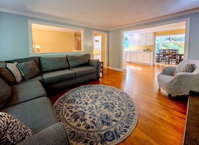 5 Pomeroy Rd, Andover, MA 01810