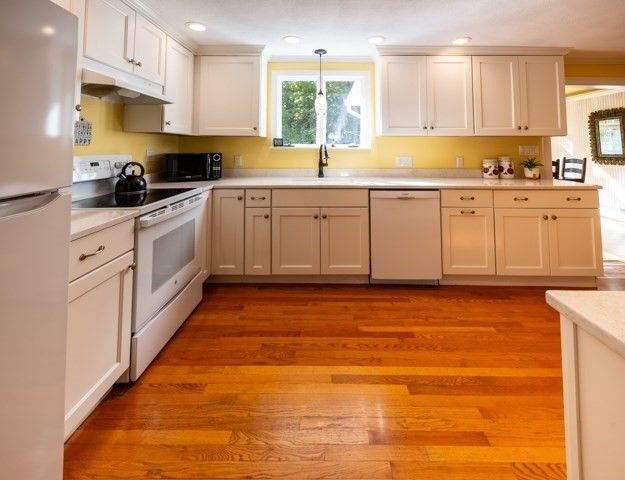 5 Pomeroy Rd, Andover, MA 01810