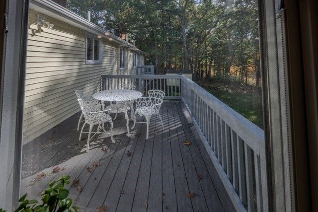 5 Pomeroy Rd, Andover, MA 01810