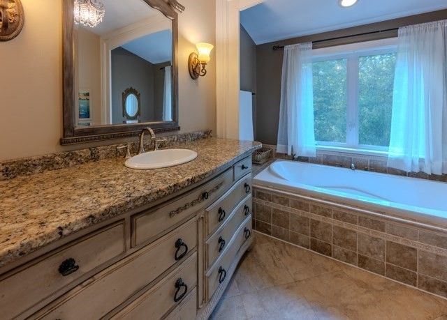 5 Pomeroy Rd, Andover, MA 01810