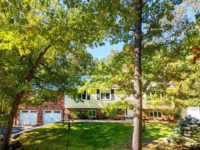5 Pomeroy Rd, Andover, MA 01810