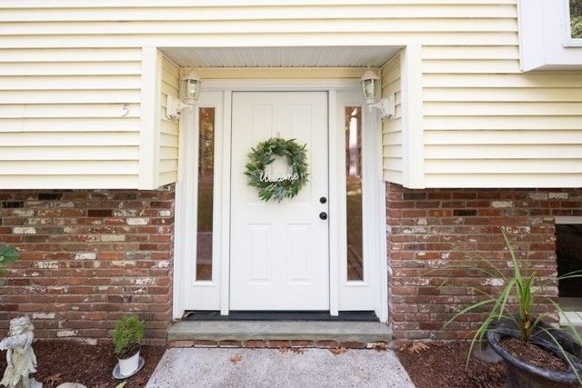 5 Pomeroy Rd, Andover, MA 01810