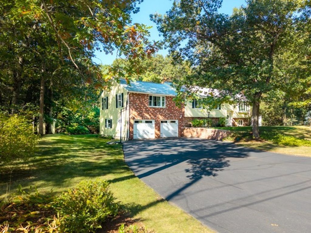 5 Pomeroy Rd, Andover, MA 01810