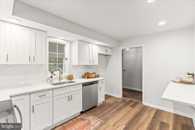 2421 CARLLYN DR, York, PA 17403