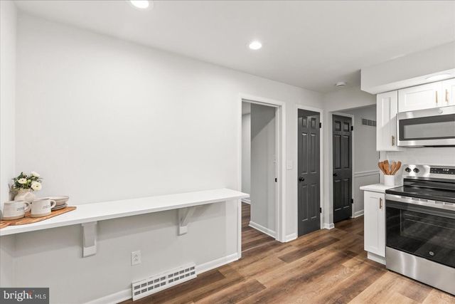 2421 CARLLYN DR, York, PA 17403