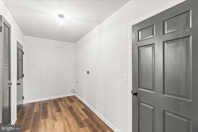 2421 CARLLYN DR, York, PA 17403