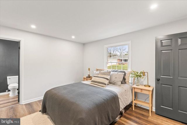 2421 CARLLYN DR, York, PA 17403